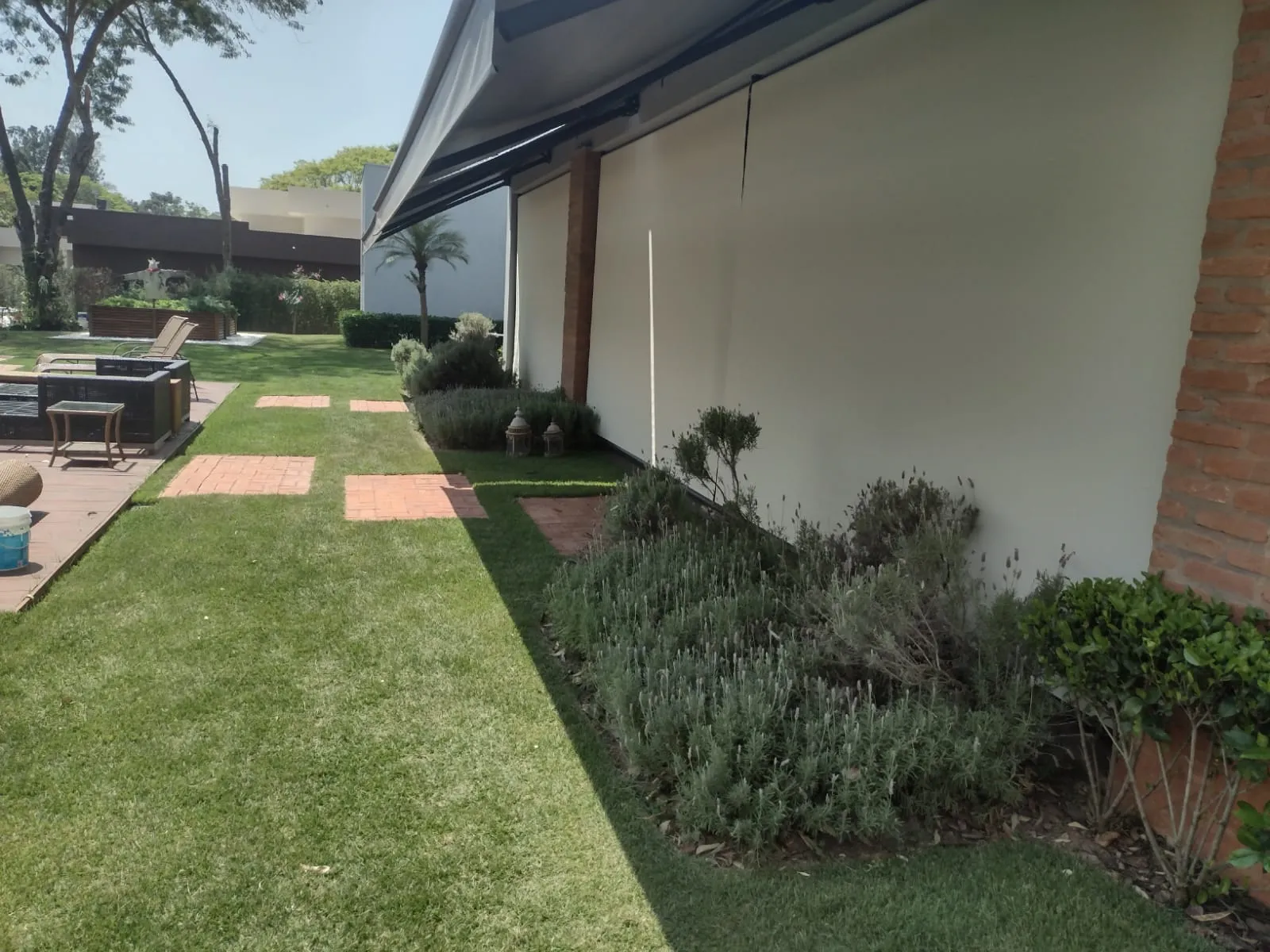 Toldo cortina em varanda ensolarada em Sorocaba